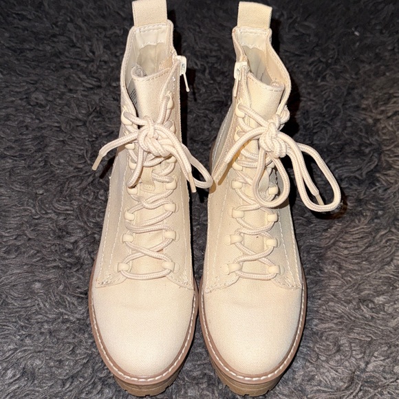 Women's Cream Lace-Up Boots - Picture 3 of 5
